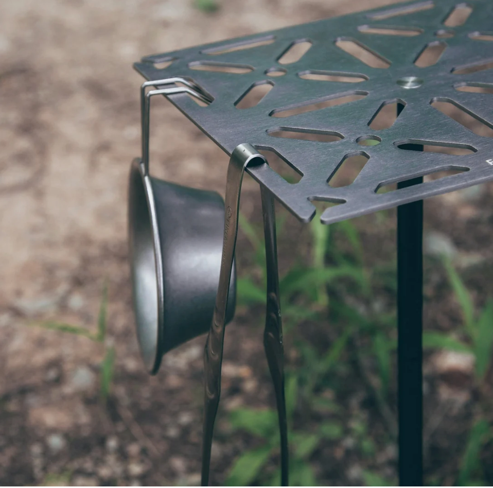 FIRE MAPLE Dandelion Buddy Table